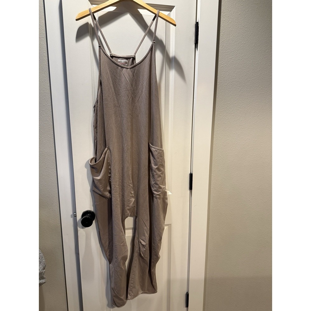 Free People Movement Womens XL Taupe Strappy Athletic Jumpsuit Romper Pockets